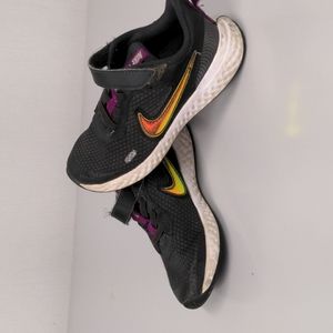Nike Revolution